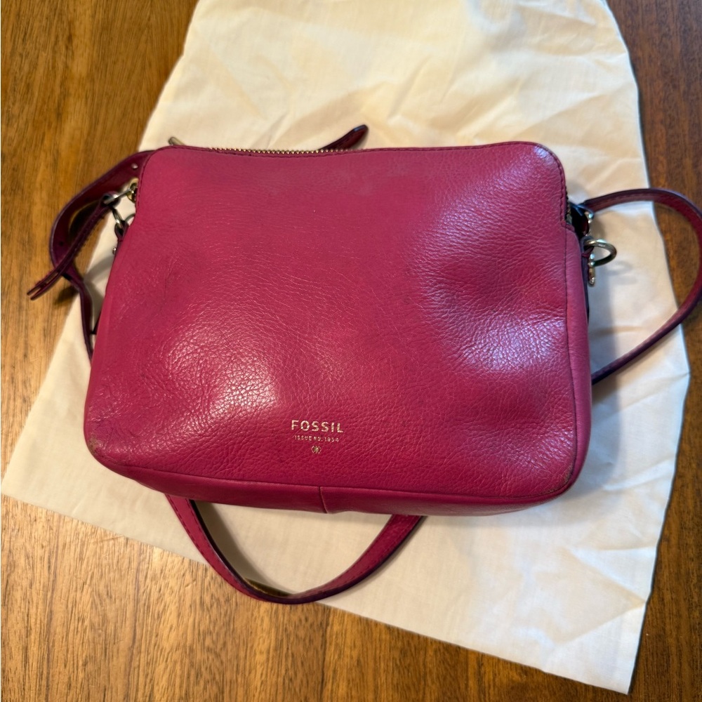 Fossil Pink Leather Crossbody Bag Sleek and Modern